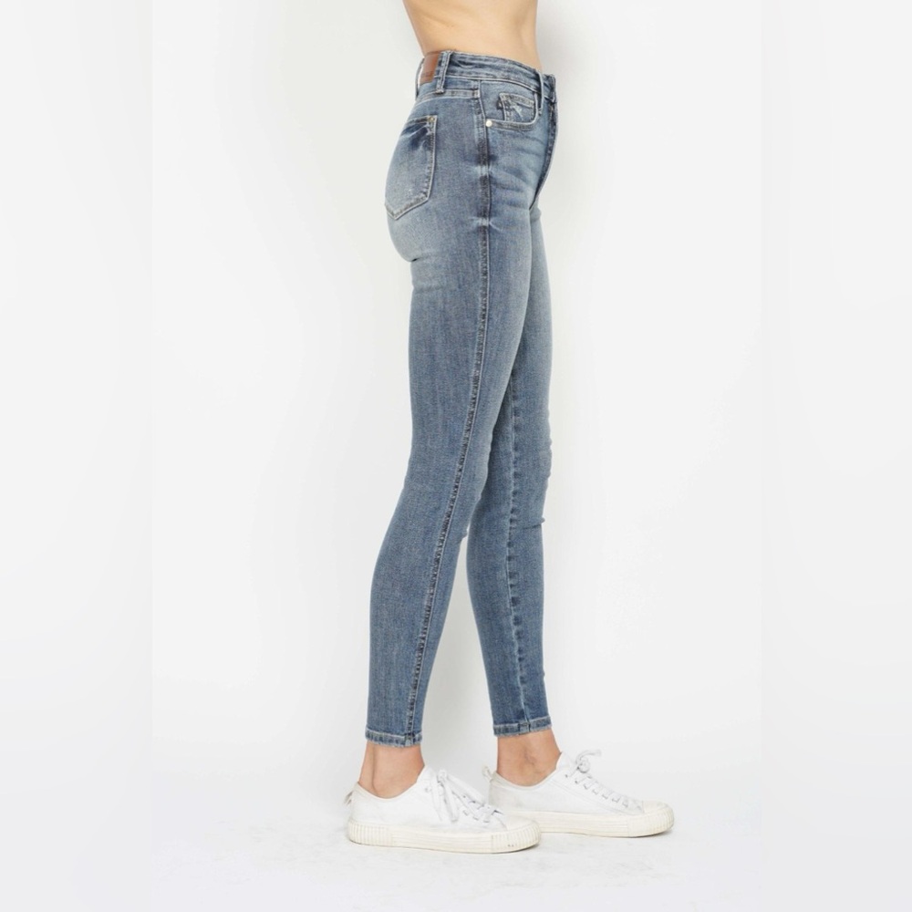 Judy Blue Full Size Tummy Control Contrast Wash Skinny Jeans - Picture 4 of 7